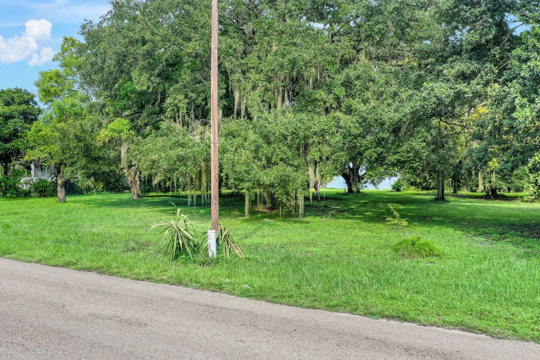 3367 E Riverside Dr, Fort Myers, FL 33916