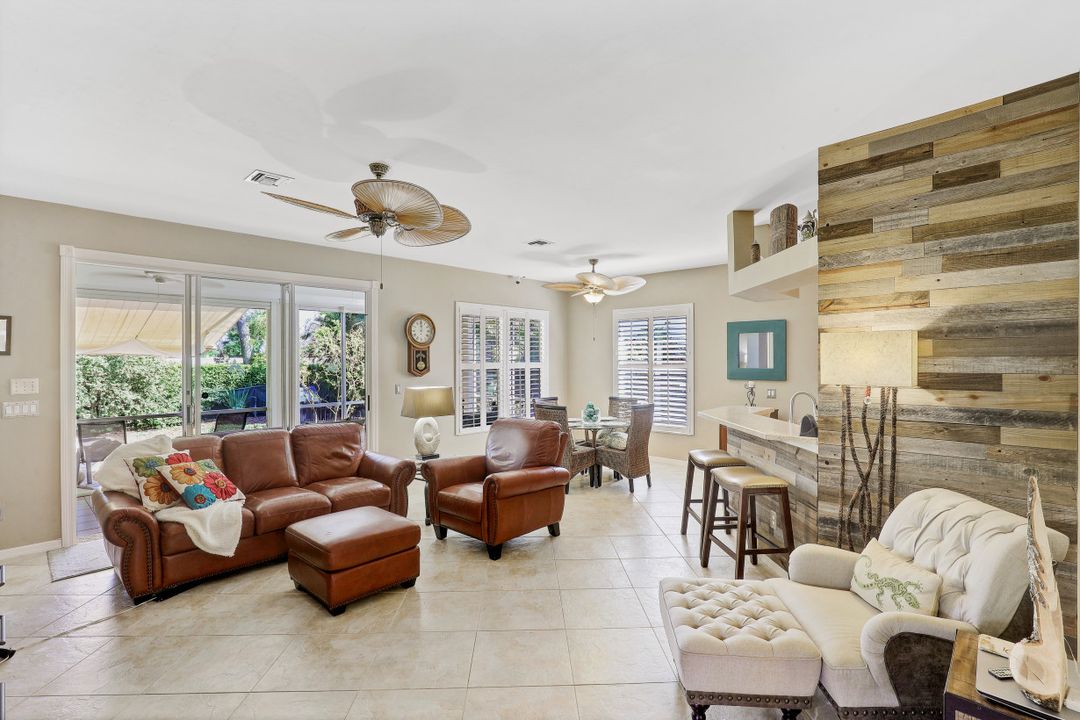 200 Stanhope Cir, Naples, FL 34104