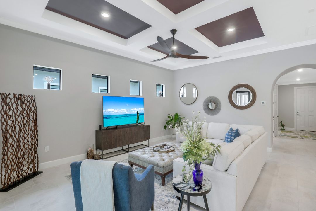 9383 Greyhawk Trl, Naples, FL 34120