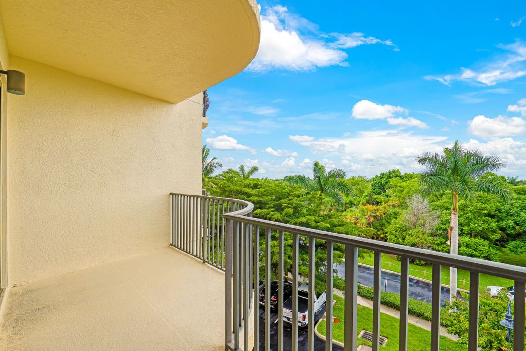 5704 Cape Harbour Dr #308, Cape Coral, FL 33914