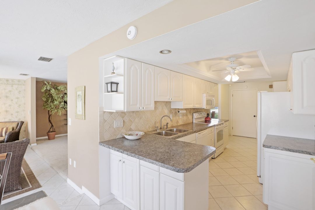 5241 Seagull Ct, Cape Coral, FL 33904