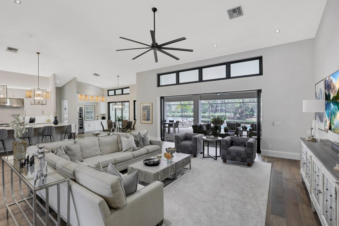 4501 Silver Fox Dr, Naples, FL 34119