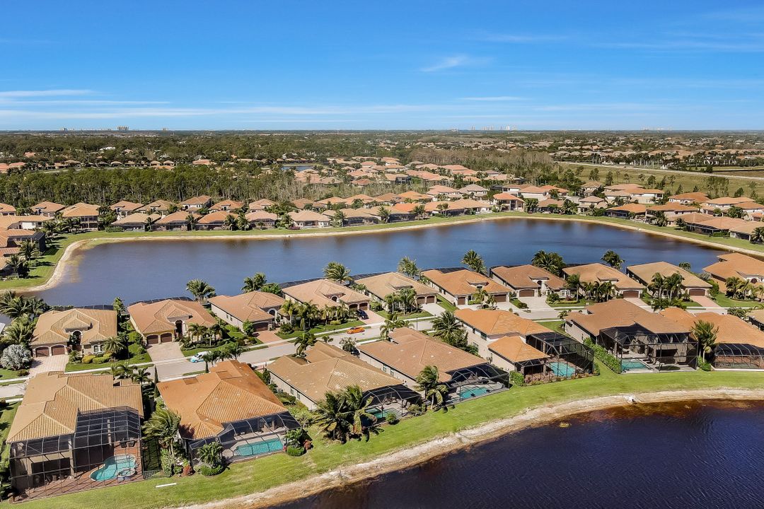 2748 Crystal Way, Naples, FL 34119