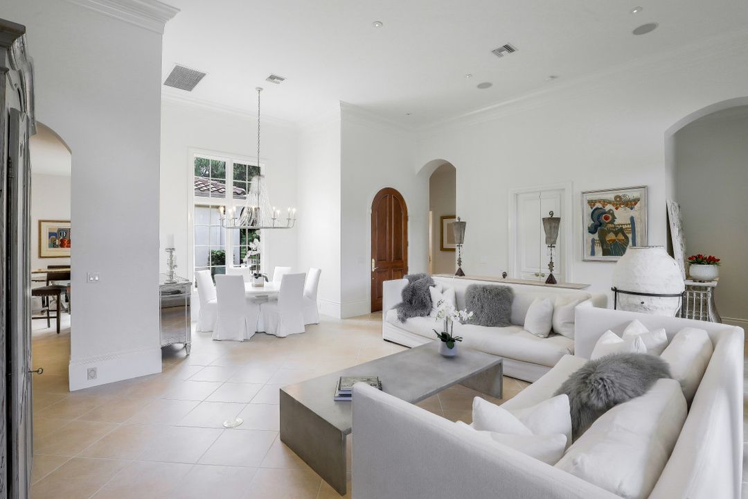 15655 Villoresi Way, Naples, FL 34110