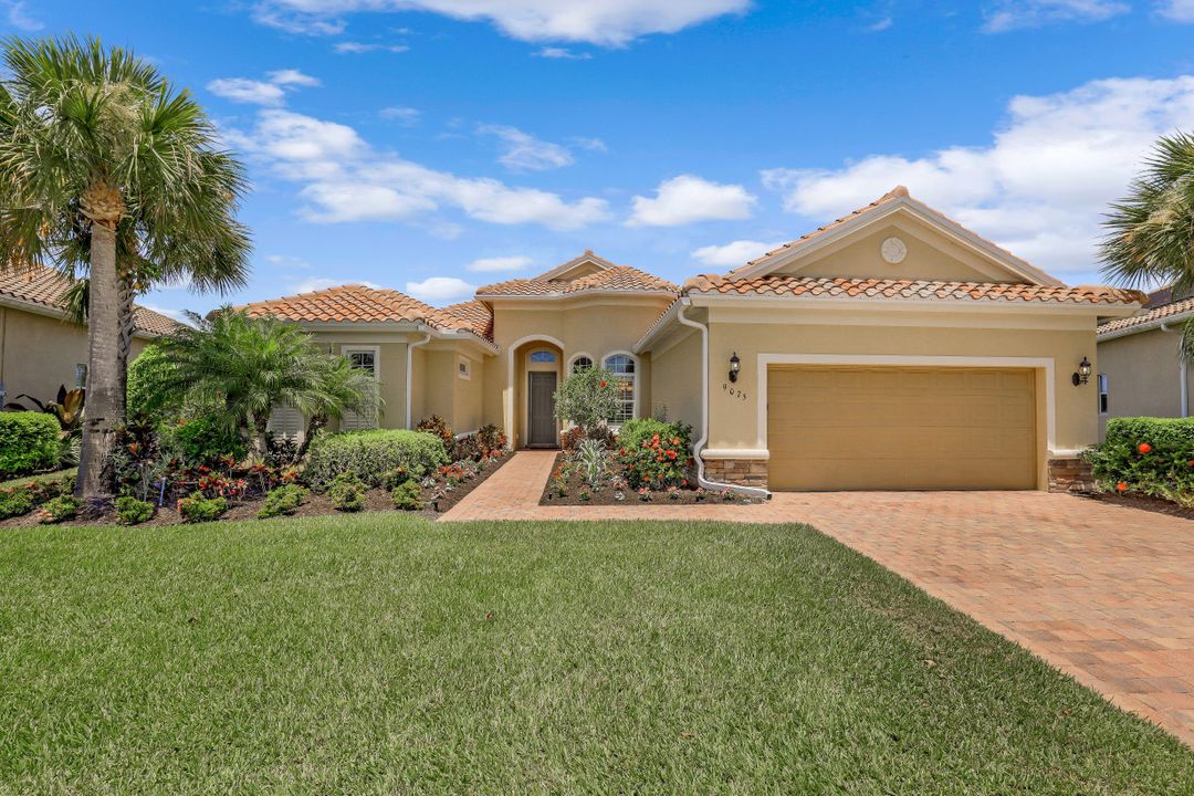 9075 Graphite Cir, Naples, FL 34120