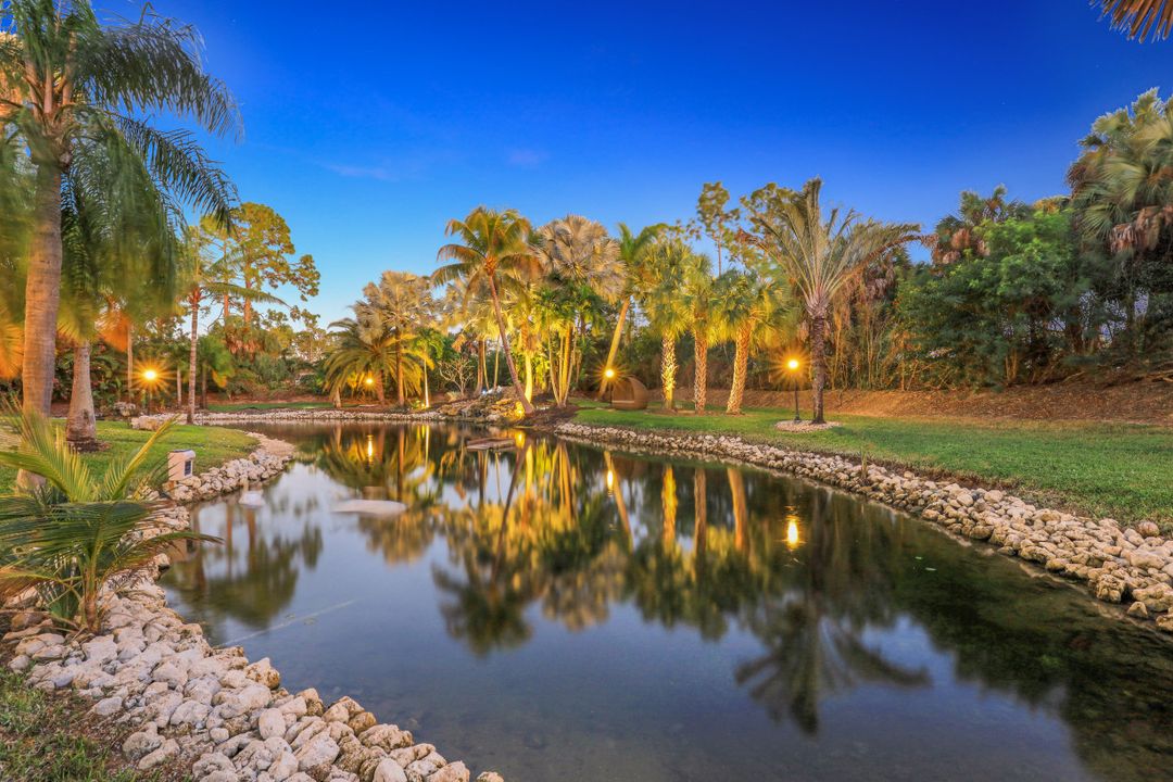 6262 Standing Oaks Ln, Naples, FL 34119