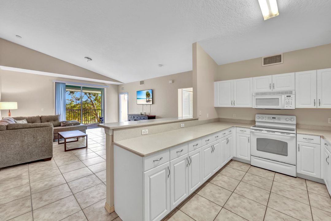 1050 Hancock Creek S Blvd #204, Cape Coral, FL 33909