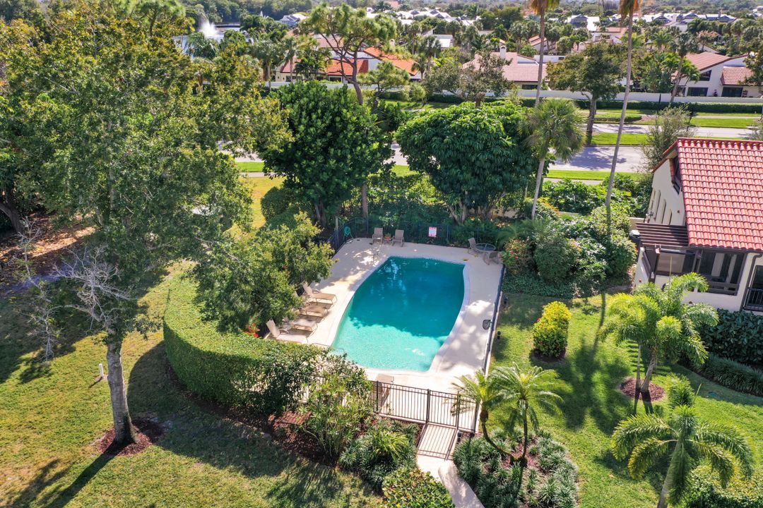 5850 Pelican Bay Blvd, Naples, FL 34108