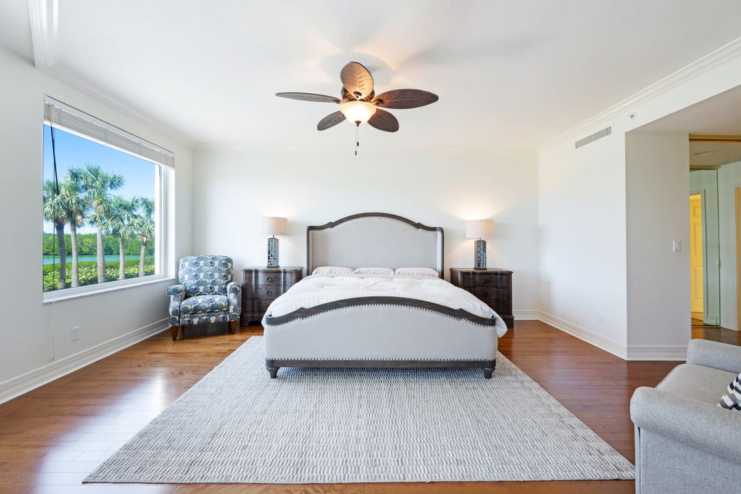 445 Dockside Dr ##201, Naples, FL 34110