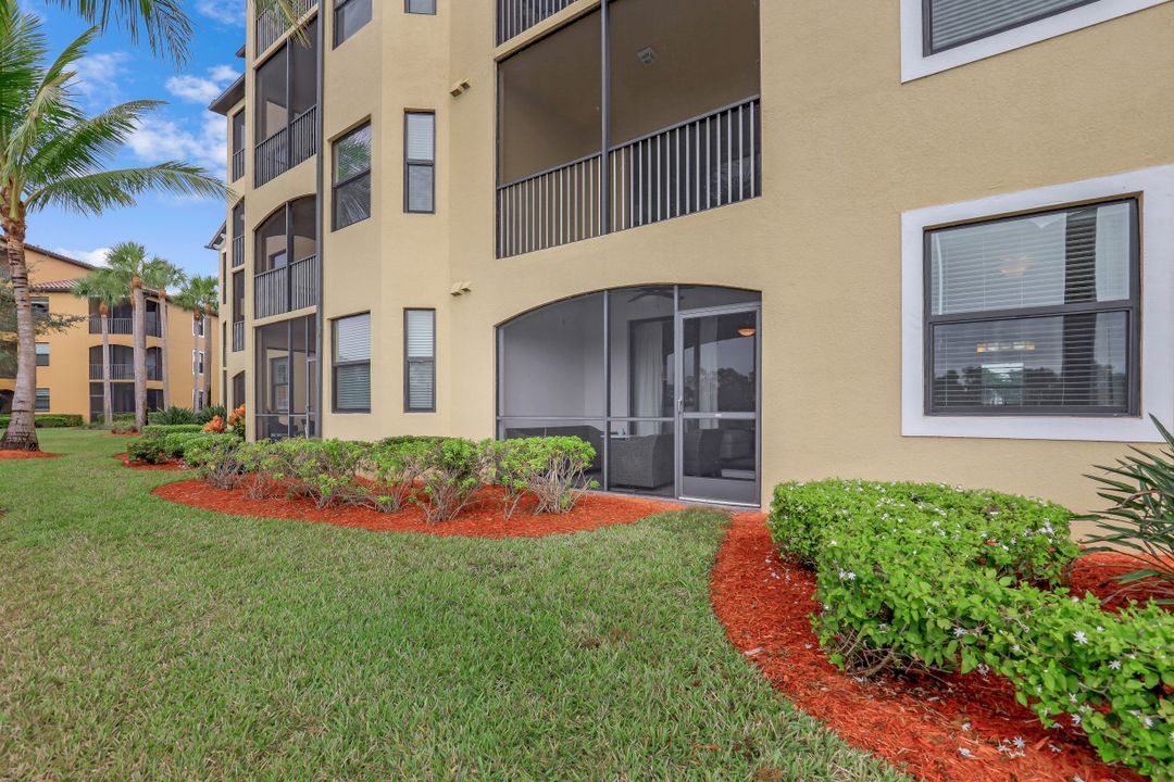 9727 Acqua Ct #415, Naples, FL 34113