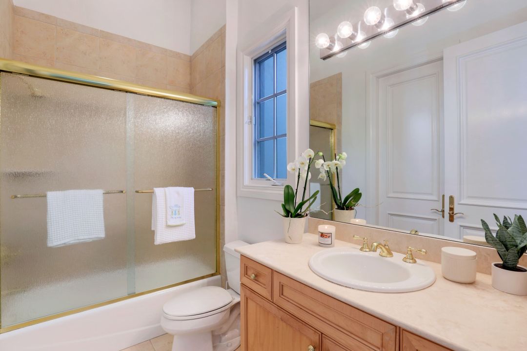 2547 Avila Ln, Naples, FL 34105