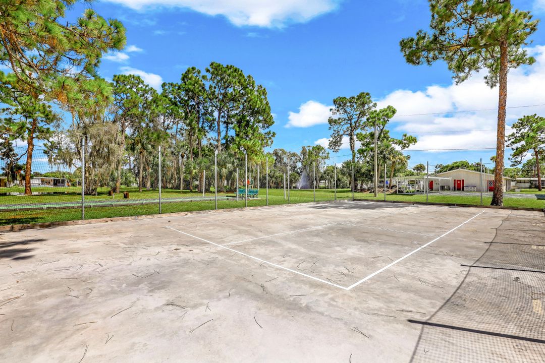 818 Homefolks St, North Fort Myers, FL 33917