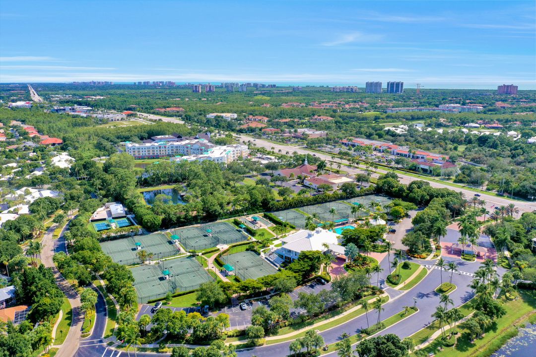 14927 Sterling Oaks Dr, Naples, FL 34110