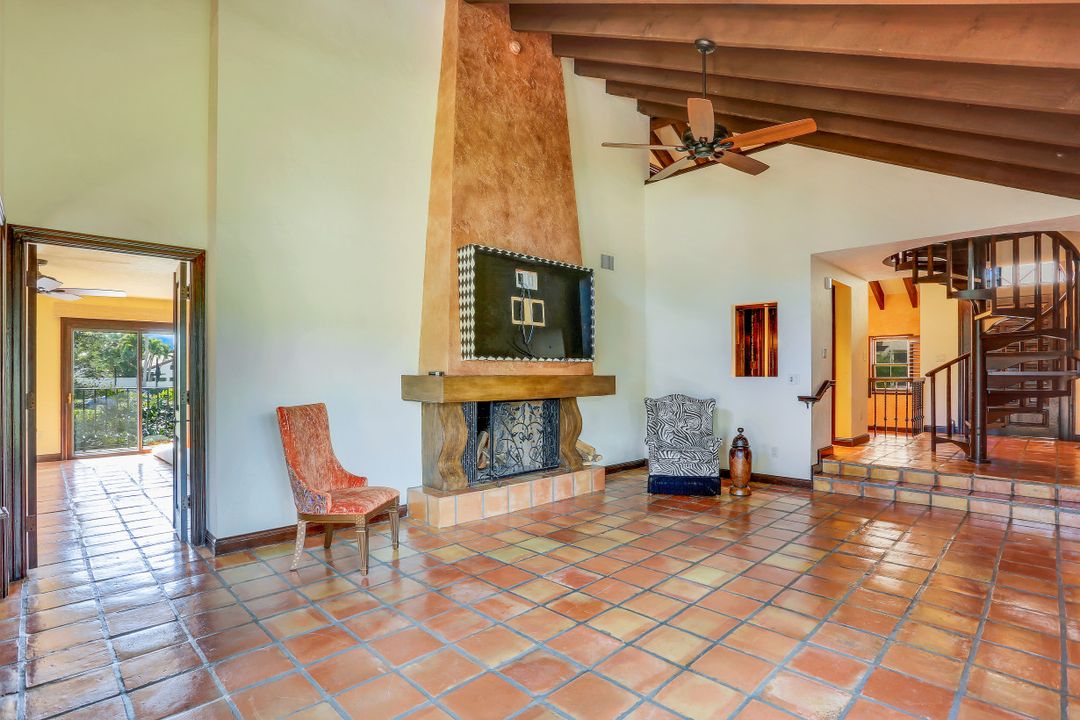 5850 Pelican Bay Blvd #D, Naples, FL 34108