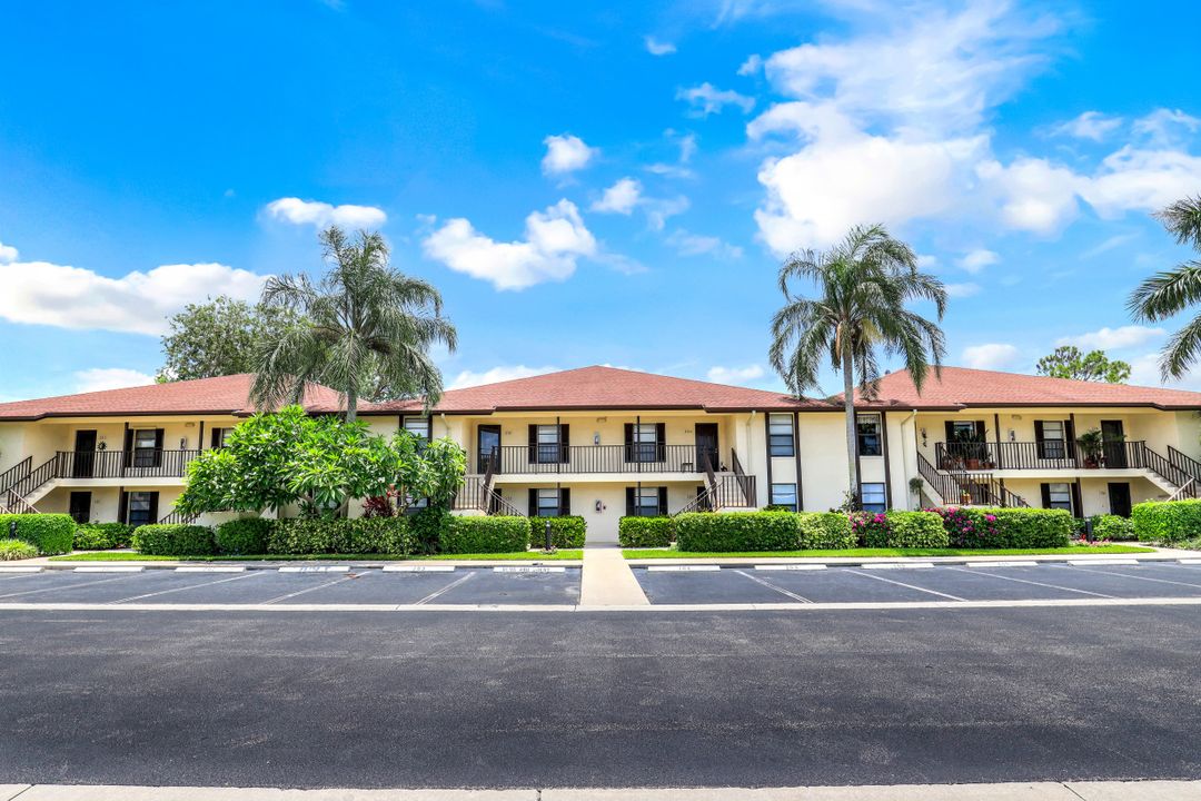 400 Misty Pines Cir #101, Naples, FL 34105