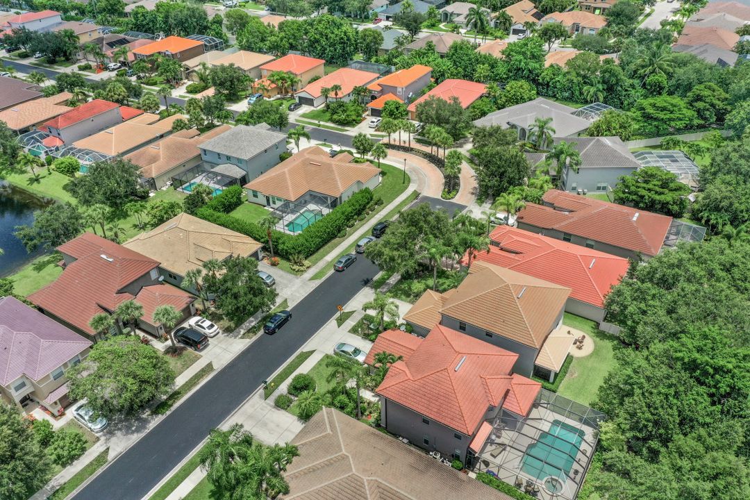 8392 Laurel Lakes Blvd, Naples, FL 34119