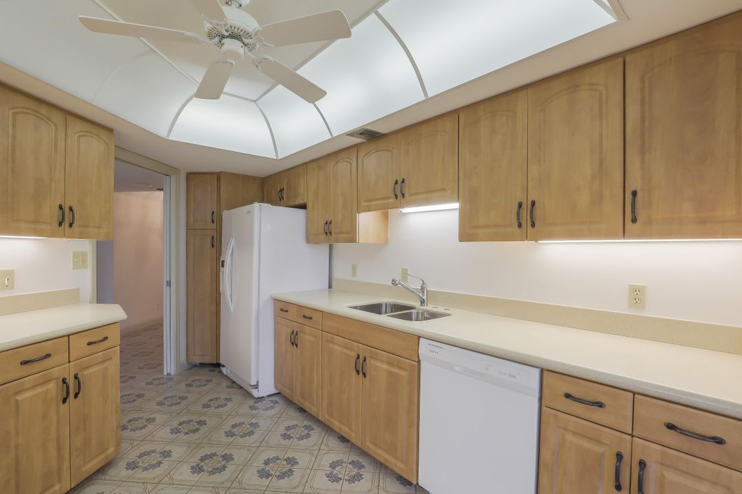 4901 Gulf Shore Blvd N #402, Naples, FL 34103