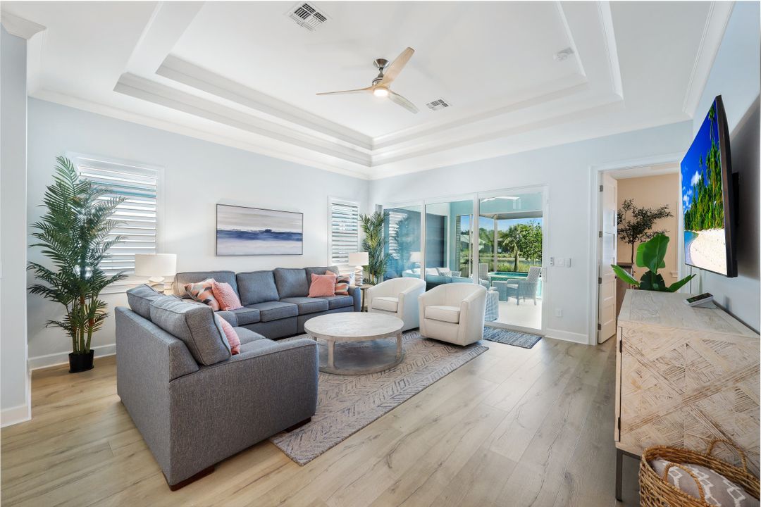 6295 Arriba Ave, Naples, FL 34113