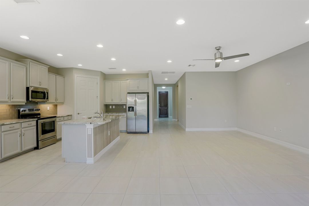 16387 Barclay Ct, Naples, FL 34110