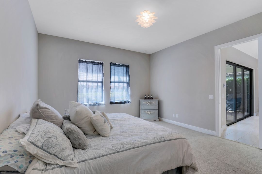 4714 Formosa Dr, Naples, FL 34119