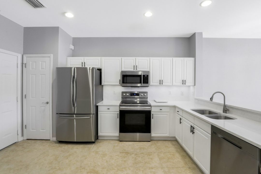 15918 Marcello Cir, Naples, FL 34110