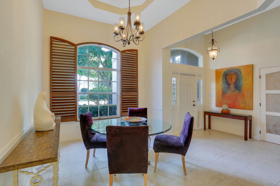 6615 Chestnut Cir, Naples, FL 34109