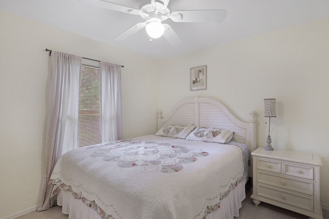 560 4th St NE, Naples, FL 34120