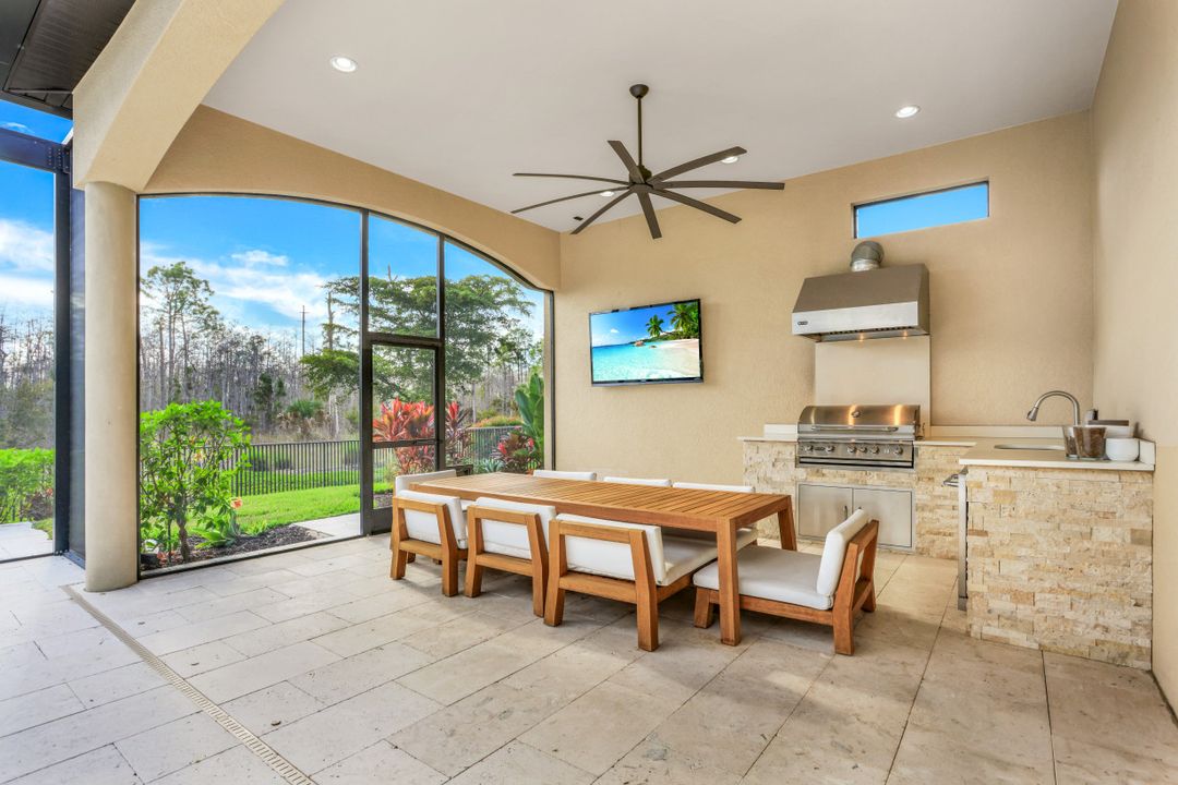 9086 Sorreno Ct, Naples, FL 34119