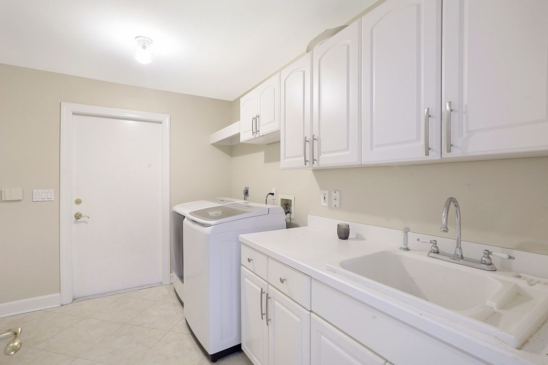 5910 Sonoma Ct, Naples, FL 34119