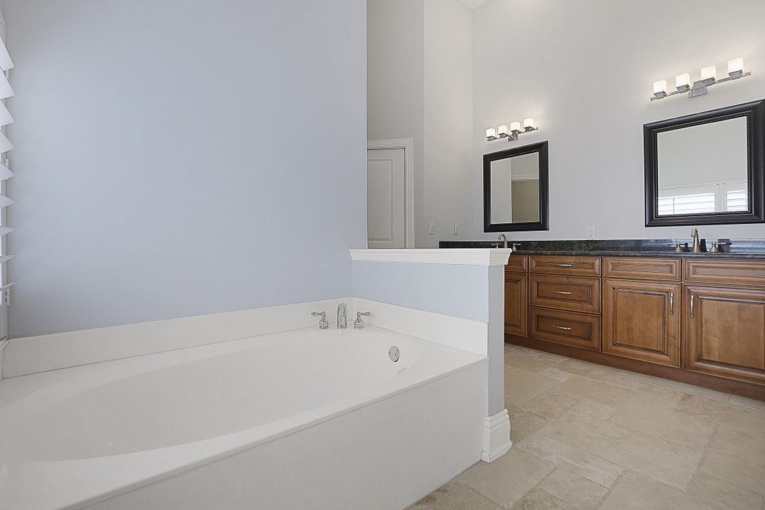 1905 Fairfax Cir, Naples, FL 34109