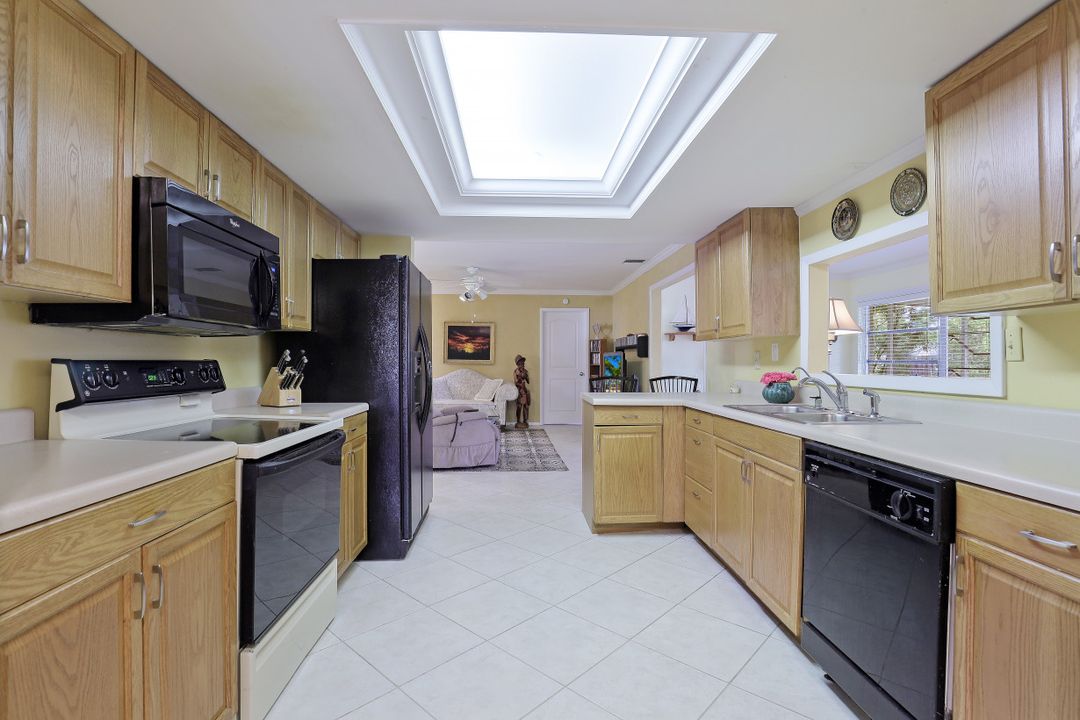 27515 Los Amigos Ln, Bonita Springs, FL 34135