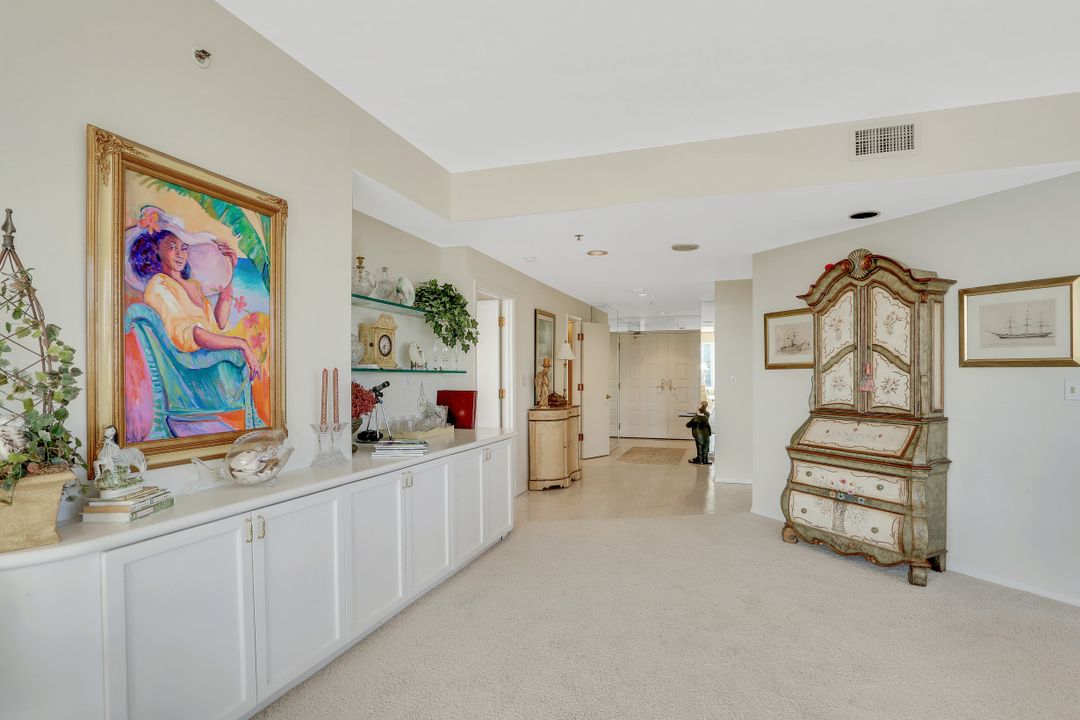 4951 Gulf Shore Blvd N #301, Naples, FL 34103