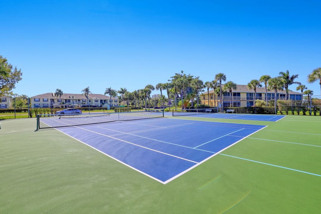 1045 Mainsail Dr #413, Naples, FL 34114