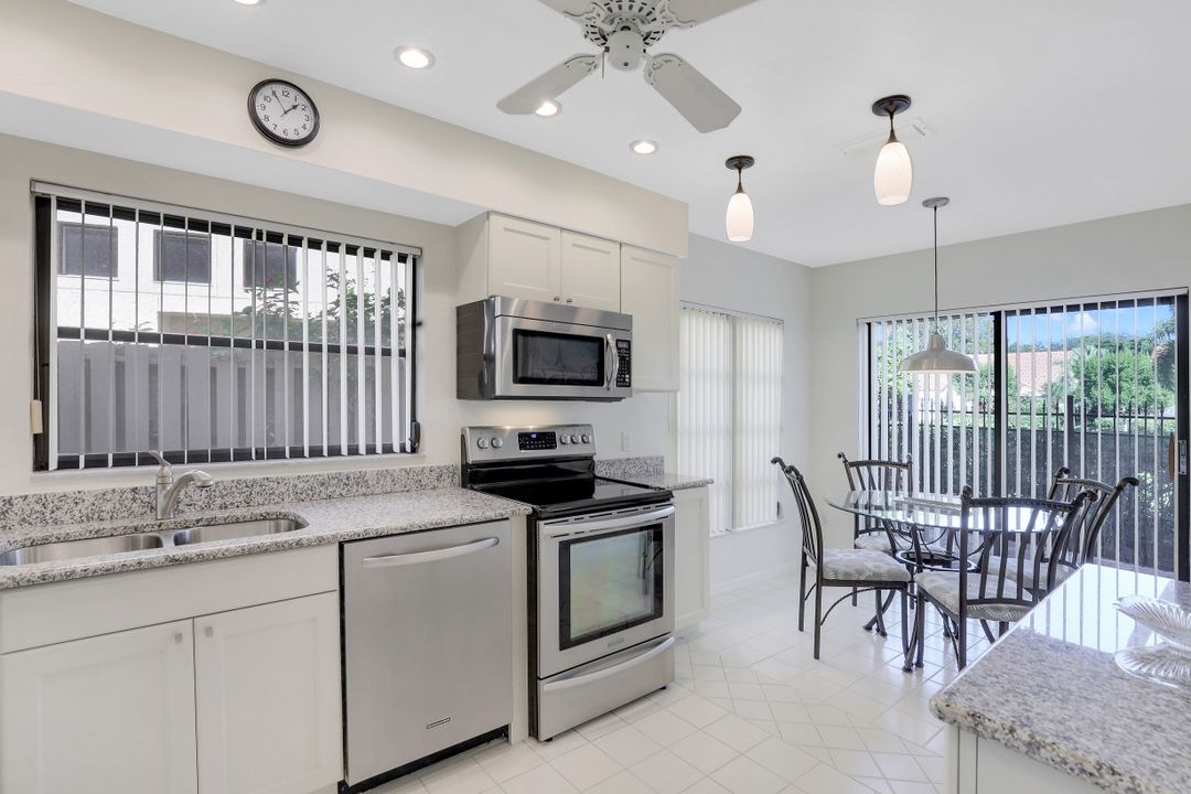 547 Beachwalk Cir, Naples, FL 34108
