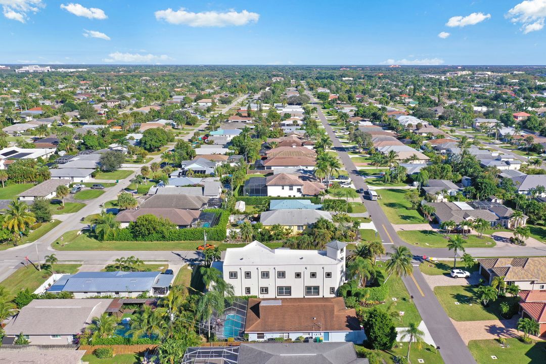 9625 6th St N, Naples, FL 34108