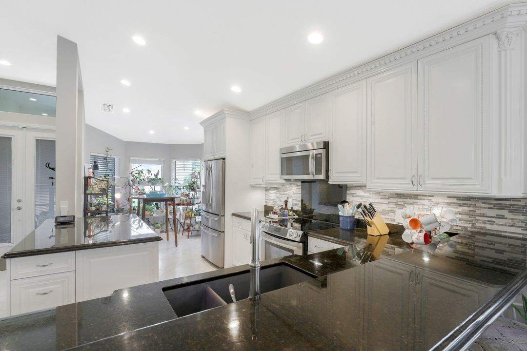 768 101st Ave N, Naples, FL 34108