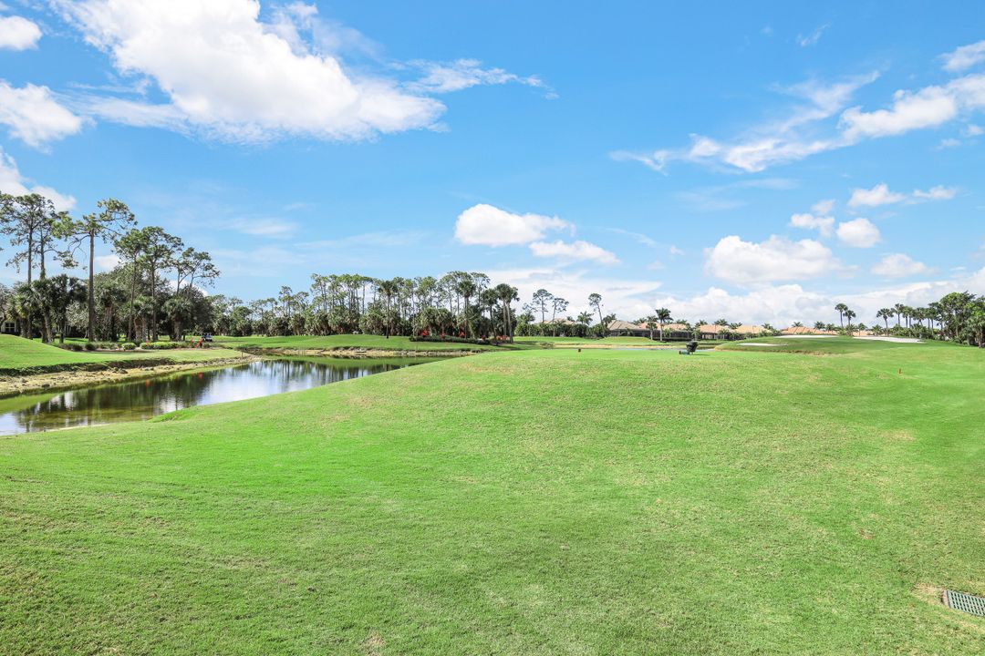 7599 Moorgate Point Way, Naples, FL 34113