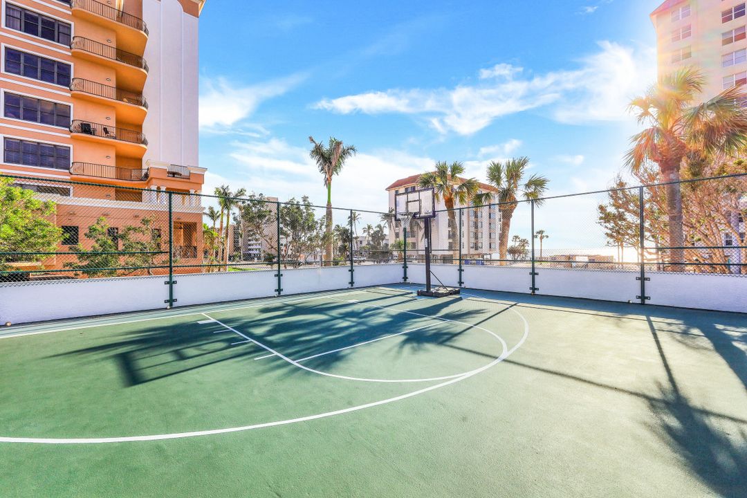 10684 Gulf Shore Dr, Naples, FL 34108