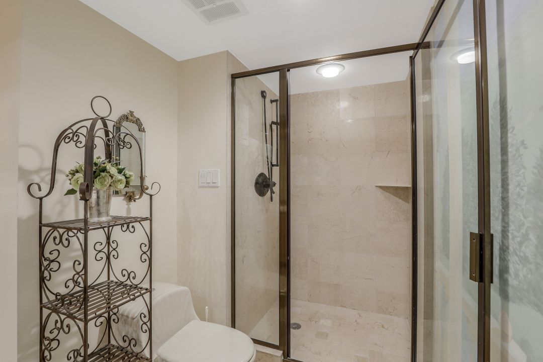 4551 Gulf Shore Blvd N #1003, Naples, FL 34103