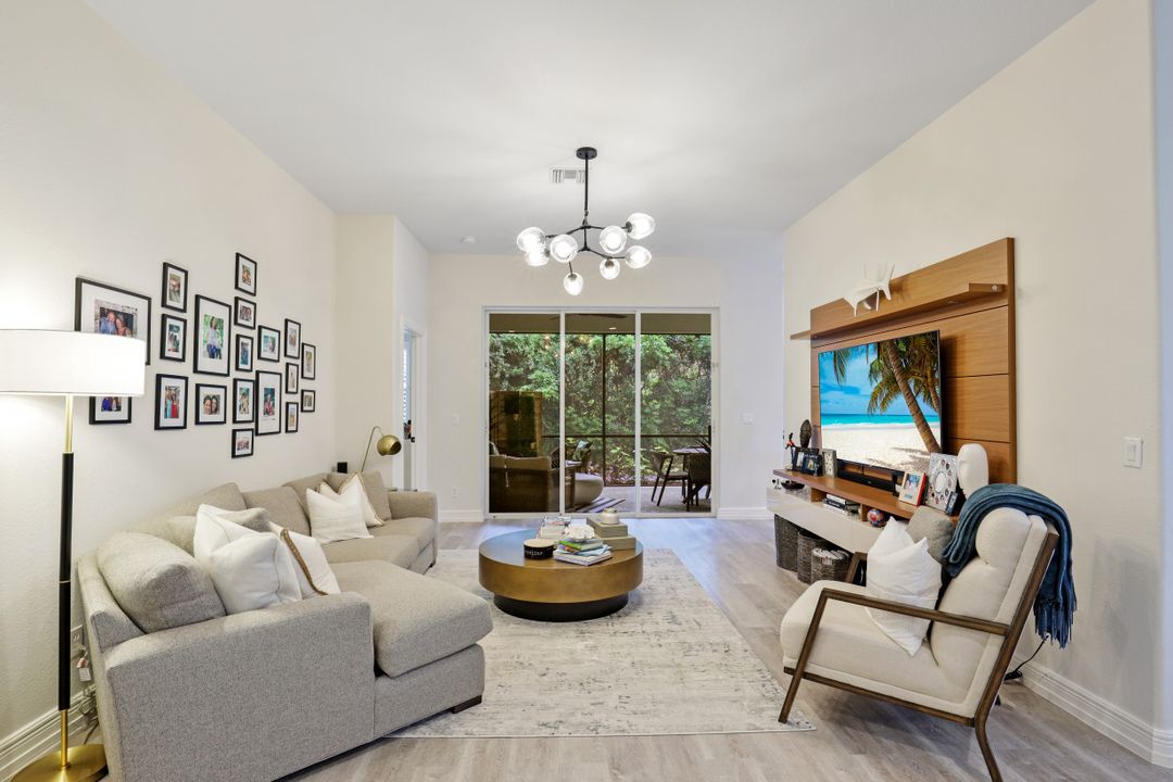 762 Vistana Cir, Naples, FL 34119