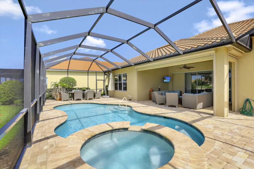 9172 Flint Ct, Naples, FL 34120