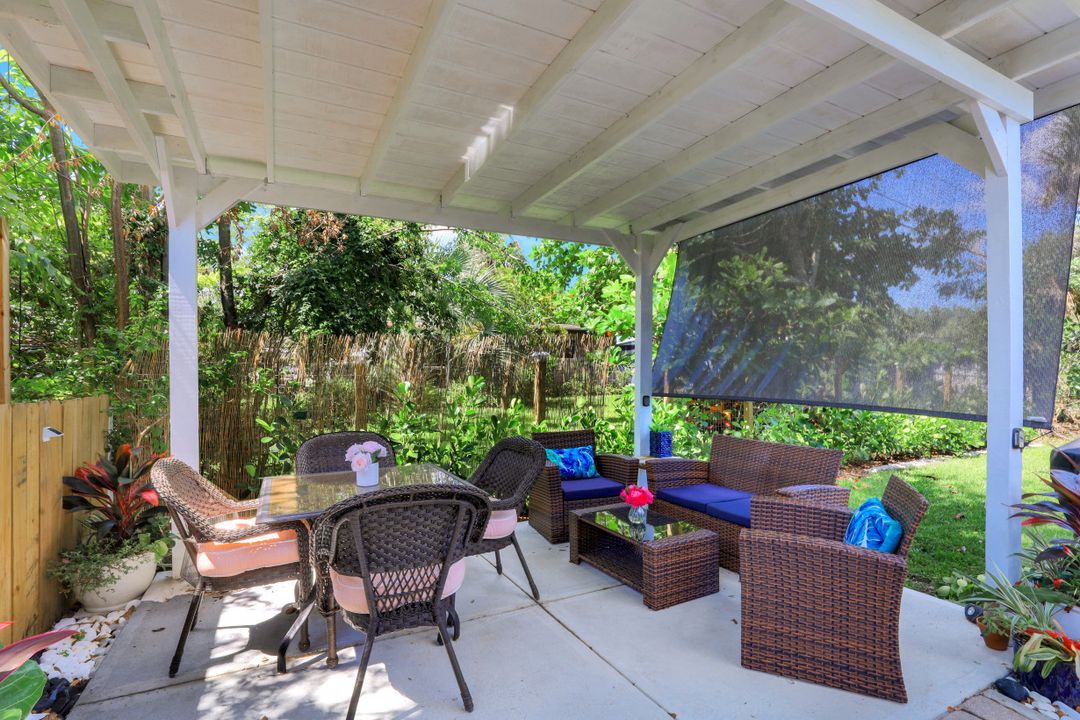 2070 Holiday Ln, Naples, FL 34104