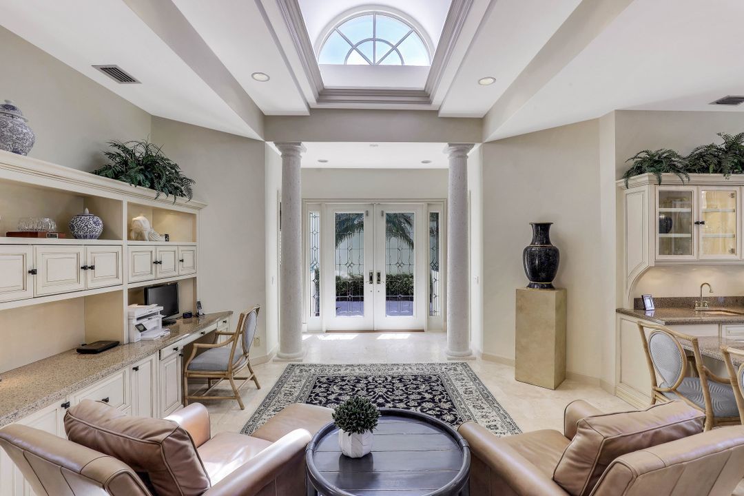 8089 Via Vecchia, Naples, FL 34108