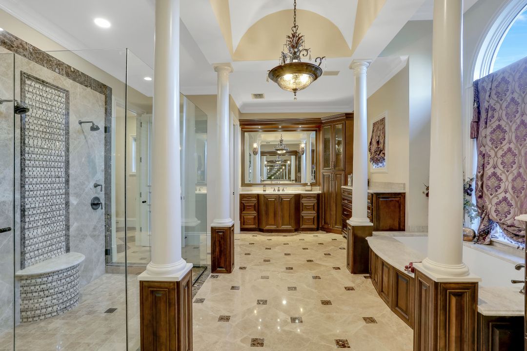 172 Seabreeze Ave, Naples, FL 34108