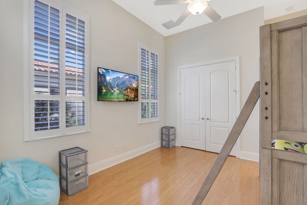 8560 Bellagio Dr, Naples, FL 34114