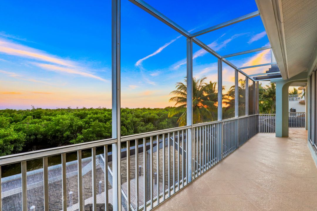 450 Spinnaker Dr, Marco Island, FL 34145