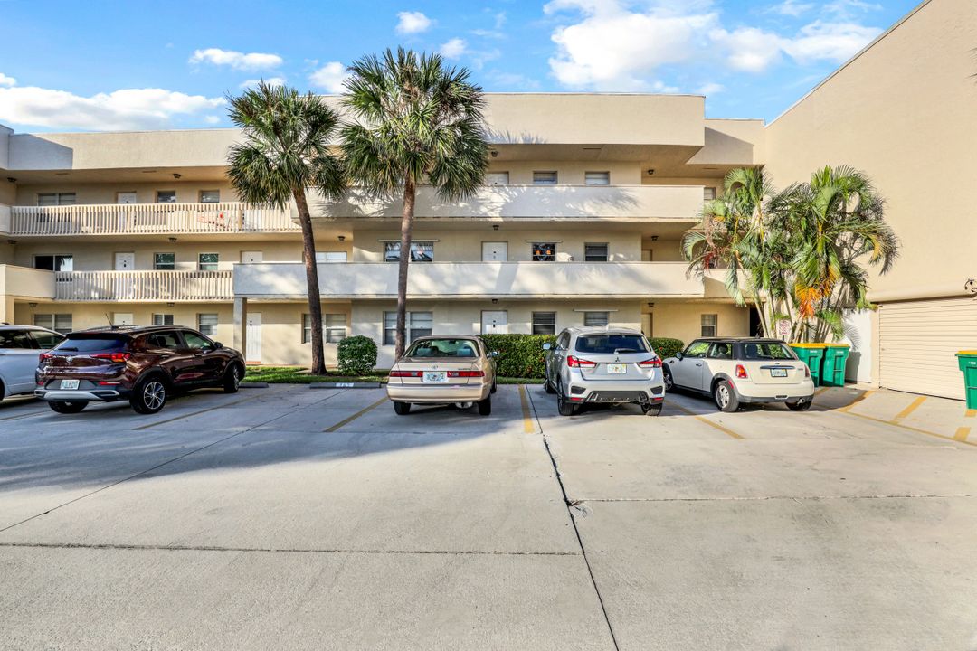 501 Forest Lakes Blvd #205, Naples, FL 34105
