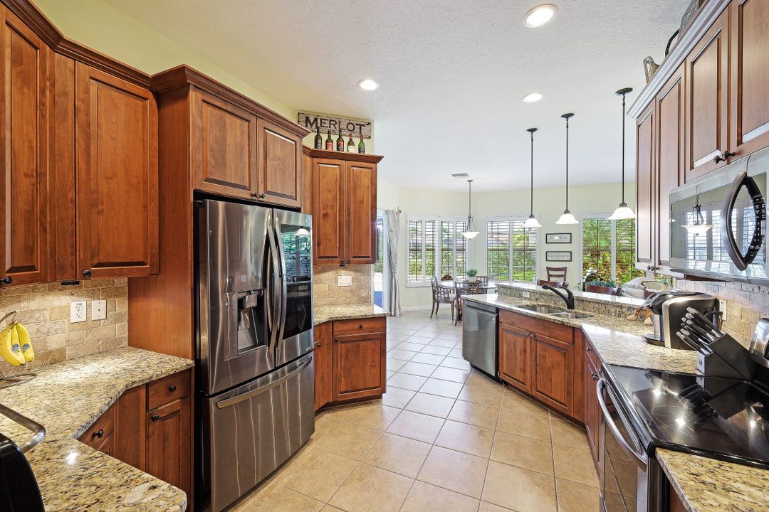 8219 Potomac Ln, Naples, FL 34104