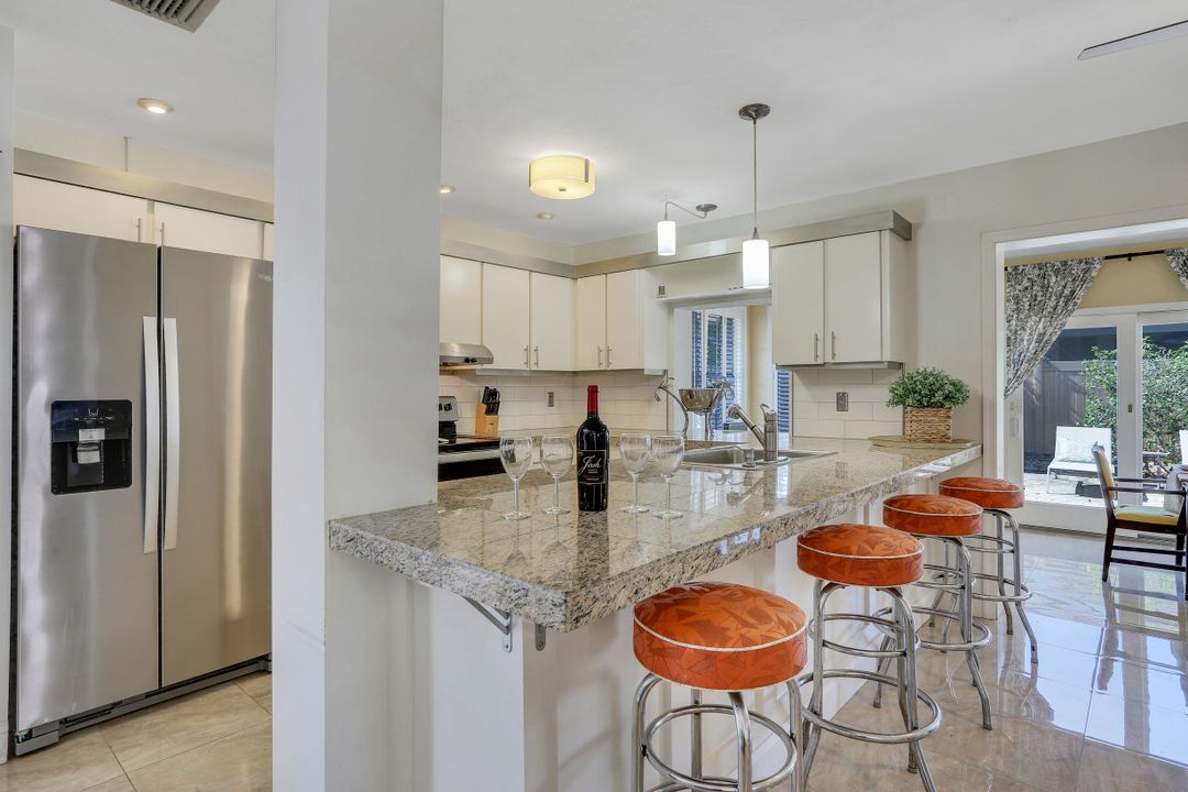 698 99th Ave N, Naples, FL 34108