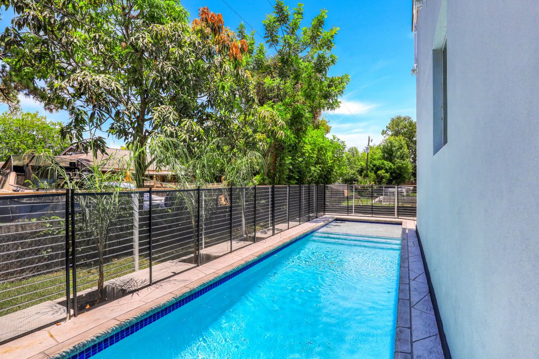 859 92nd Ave N, Naples, FL 34108